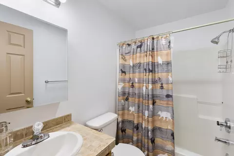 Bath - 59895 Cheyenne Rd, Bend, OR 97702 photo 1 of 2