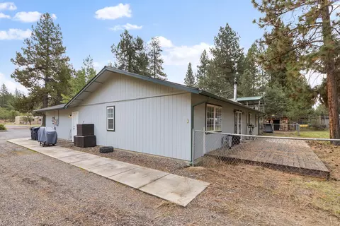 Exterior - 59895 Cheyenne Rd, Bend, OR 97702 photo 7 of 12