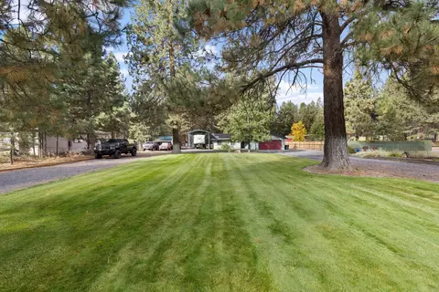 Exterior - 59895 Cheyenne Rd, Bend, OR 97702 photo 2 of 12