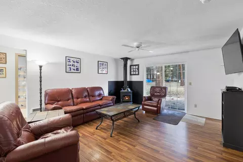 Living - 59895 Cheyenne Rd, Bend, OR 97702 photo 2 of 2