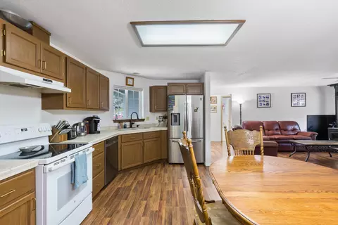 Kitchen - 59895 Cheyenne Rd, Bend, OR 97702 photo 3 of 3