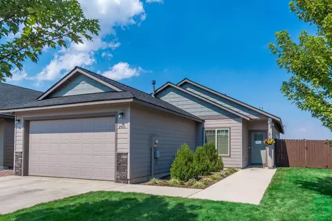2911 NW Hemlock Ln, Redmond, OR 97756