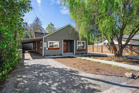 711 SE Riverside Ave, Grants Pass, OR 97526