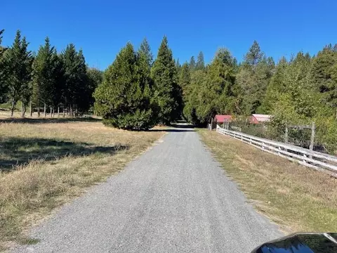 8000 Thompson Creek Rd, Williams, OR 97544