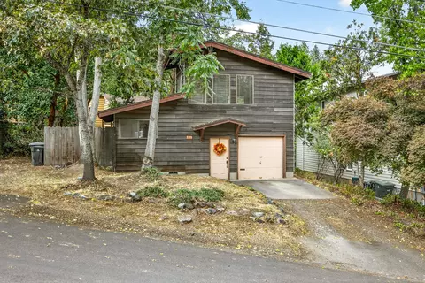 809 Beach St, Ashland, OR 97520