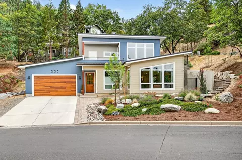 683 Ashland Creek Dr, Ashland, OR 97520