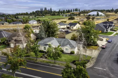 375 Robert Trent Jones Blvd, Eagle Point, OR 97524