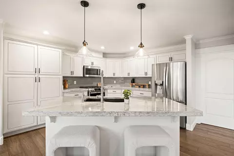 Kitchen - 61160 Hilmer Creek Dr, Bend, OR 97702 photo 3 of 5