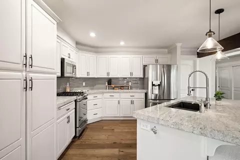 Kitchen - 61160 Hilmer Creek Dr, Bend, OR 97702 photo 2 of 5