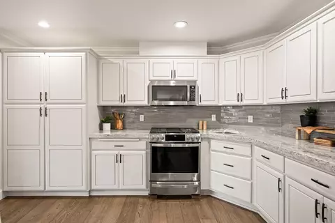 Kitchen - 61160 Hilmer Creek Dr, Bend, OR 97702 photo 4 of 5