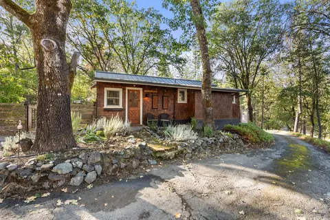 151 Ewe Creek Rd, Grants Pass, OR 97526