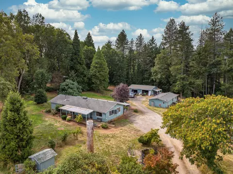 2424 Robinson Rd, Grants Pass, OR 97527