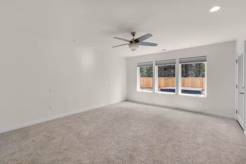 Living - 15943 Cascade Ln, La Pine, OR 97739 photo 4 of 6