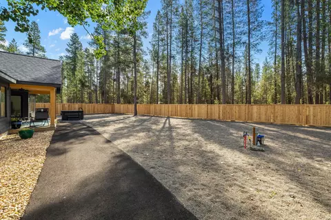 Exterior - 15943 Cascade Ln, La Pine, OR 97739 photo 5 of 8