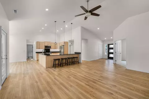 Living - 15943 Cascade Ln, La Pine, OR 97739 photo 5 of 6