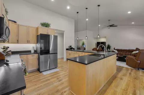 Kitchen - 15943 Cascade Ln, La Pine, OR 97739 photo 2 of 5