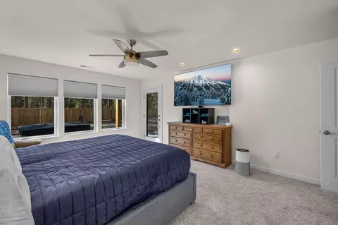 Bedroom - 15943 Cascade Ln, La Pine, OR 97739 photo 1 of 5