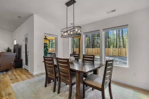 Dining - 15943 Cascade Ln, La Pine, OR 97739 photo 2 of 2