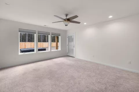 Living - 15943 Cascade Ln, La Pine, OR 97739 photo 6 of 6