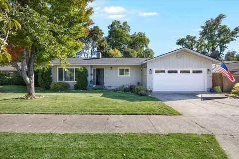 1208 Fortune Dr, Medford, OR 97504