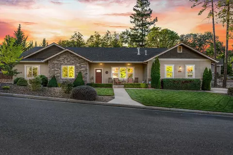 1582 SE Rosemary Ln, Grants Pass, OR 97527