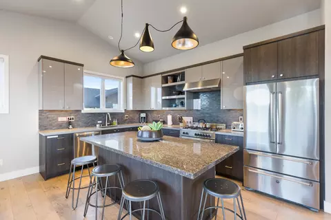 Kitchen - 19120 Gateway Loop, Bend, OR 97702 photo 2 of 4