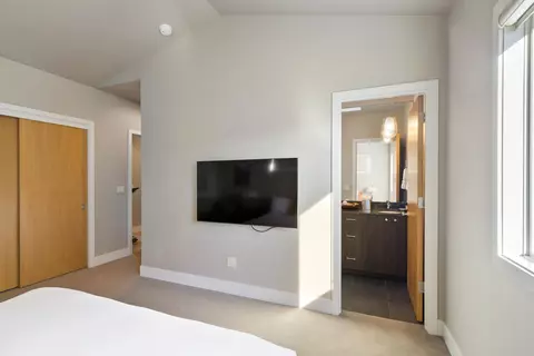 Bedroom - 19120 Gateway Loop, Bend, OR 97702 photo 4 of 8