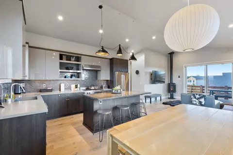 Kitchen - 19120 Gateway Loop, Bend, OR 97702 photo 4 of 4