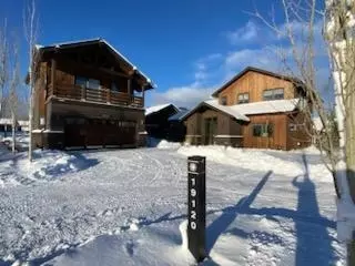 Exterior - 19120 Gateway Loop, Bend, OR 97702 photo 2 of 4