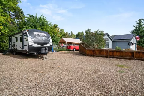 570 Bachand Cir, Central Point, OR 97502