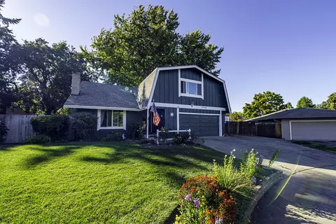 2736 Canterbury Ln, Medford, OR 97504
