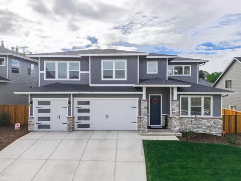 1226 Stonegate Dr, Eagle Point, OR 97524 photo 1