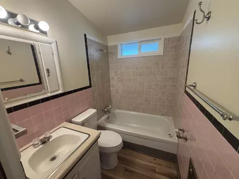 Bath - 124 Paxon Ave, Eagle Point, OR 97524 photo 2 of 2