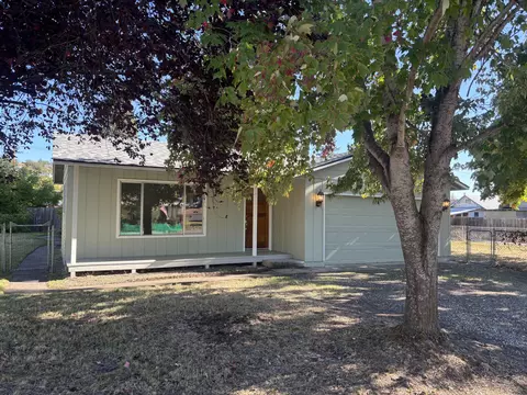 124 Paxon Ave, Eagle Point, OR 97524