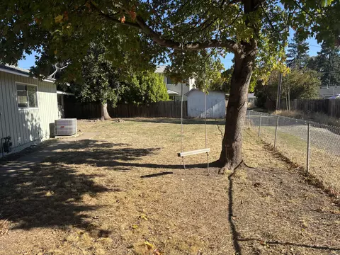 Exterior - 124 Paxon Ave, Eagle Point, OR 97524 photo 3 of 5