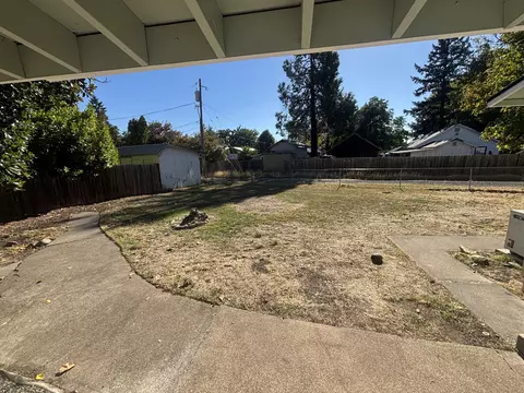 Exterior - 124 Paxon Ave, Eagle Point, OR 97524 photo 5 of 5