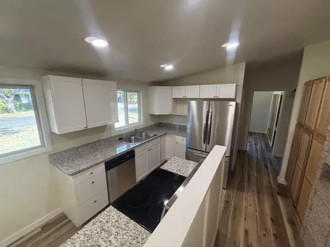 Kitchen - 124 Paxon Ave, Eagle Point, OR 97524 photo 3 of 3