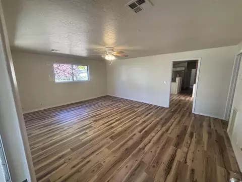 Living - 124 Paxon Ave, Eagle Point, OR 97524 photo 2 of 4
