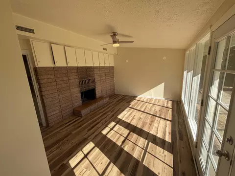 Living - 124 Paxon Ave, Eagle Point, OR 97524 photo 4 of 4