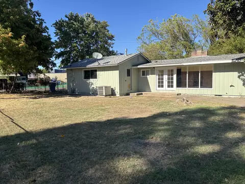 Exterior - 124 Paxon Ave, Eagle Point, OR 97524 photo 4 of 5