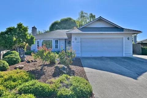 3238 Woodbriar Dr, Medford, OR 97504
