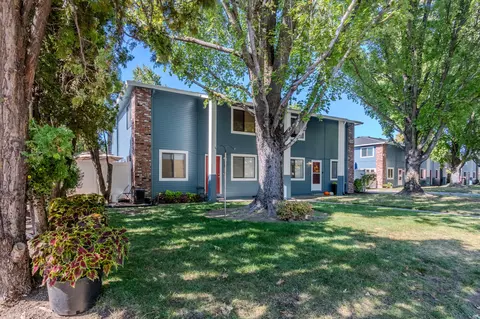 2215 Poplar Dr #2, Medford, OR 97504