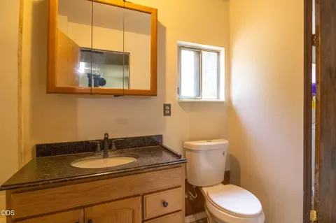 Bath - 362 Crest Dr, Cave Junction, OR 97523 photo 2 of 2