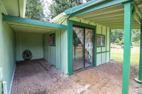 Exterior - 362 Crest Dr, Cave Junction, OR 97523 photo 3 of 3