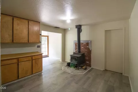 Living - 362 Crest Dr, Cave Junction, OR 97523 photo 1 of 2