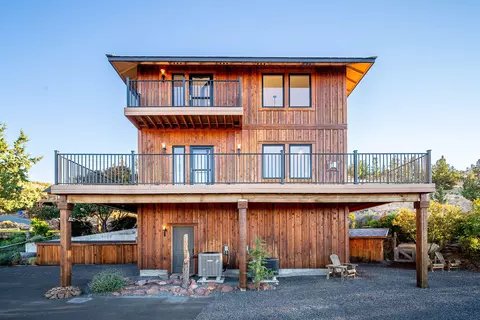 10879 SW Mintken Rd, Culver, OR 97734