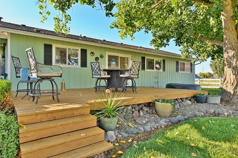 Exterior - 2795 Ball Rd, Eagle Point, OR 97524 photo 5 of 9