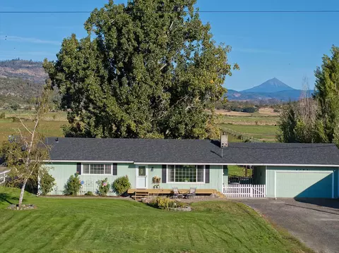 Exterior - 2795 Ball Rd, Eagle Point, OR 97524 photo 2 of 9