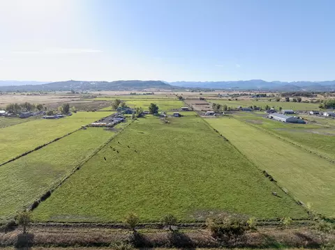 View/Area - 2795 Ball Rd, Eagle Point, OR 97524 photo 2 of 2