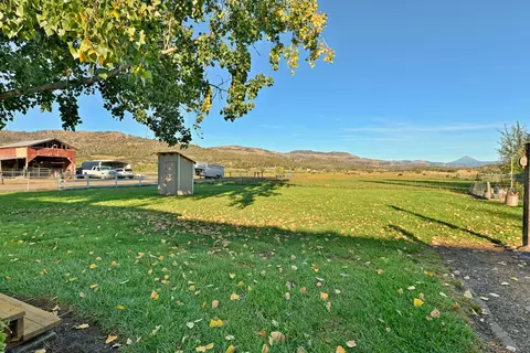 Exterior - 2795 Ball Rd, Eagle Point, OR 97524 photo 4 of 9